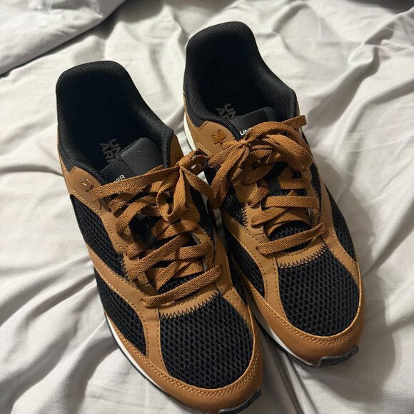 Under Armour Essential Runner Shoes - Picture 2 of 4